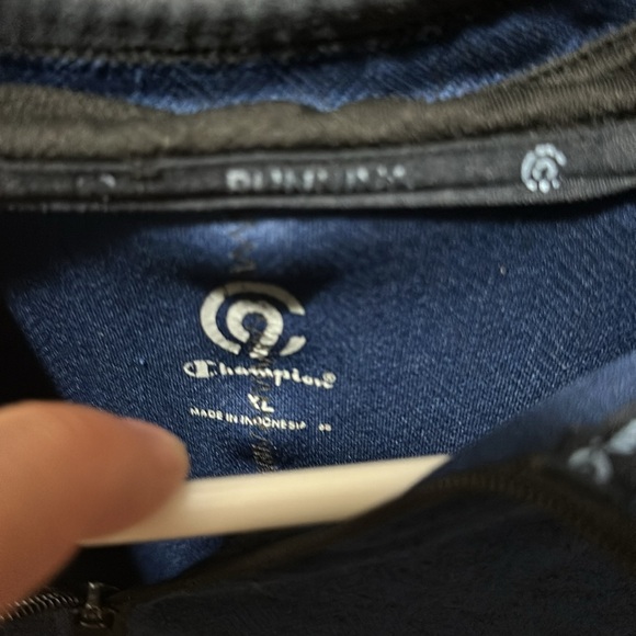 Champion XL running 1/4 zip great shape - Picture 2 of 3